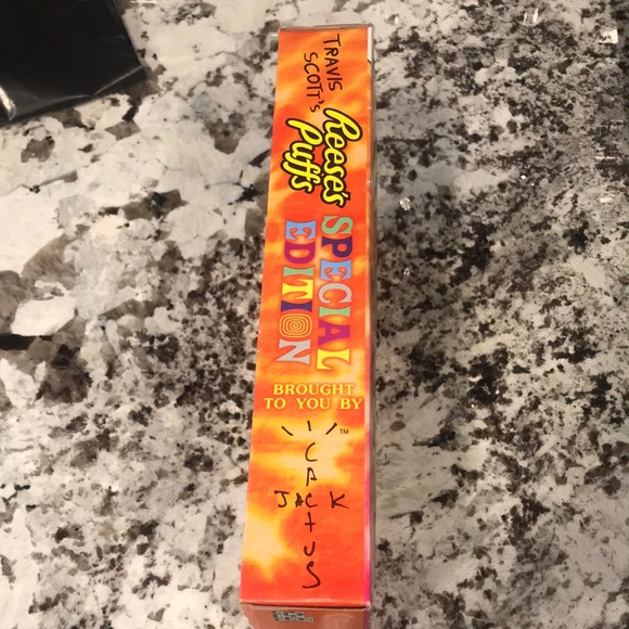 Travis Scott’s Reese’s Puffs - Picture 2 of 3